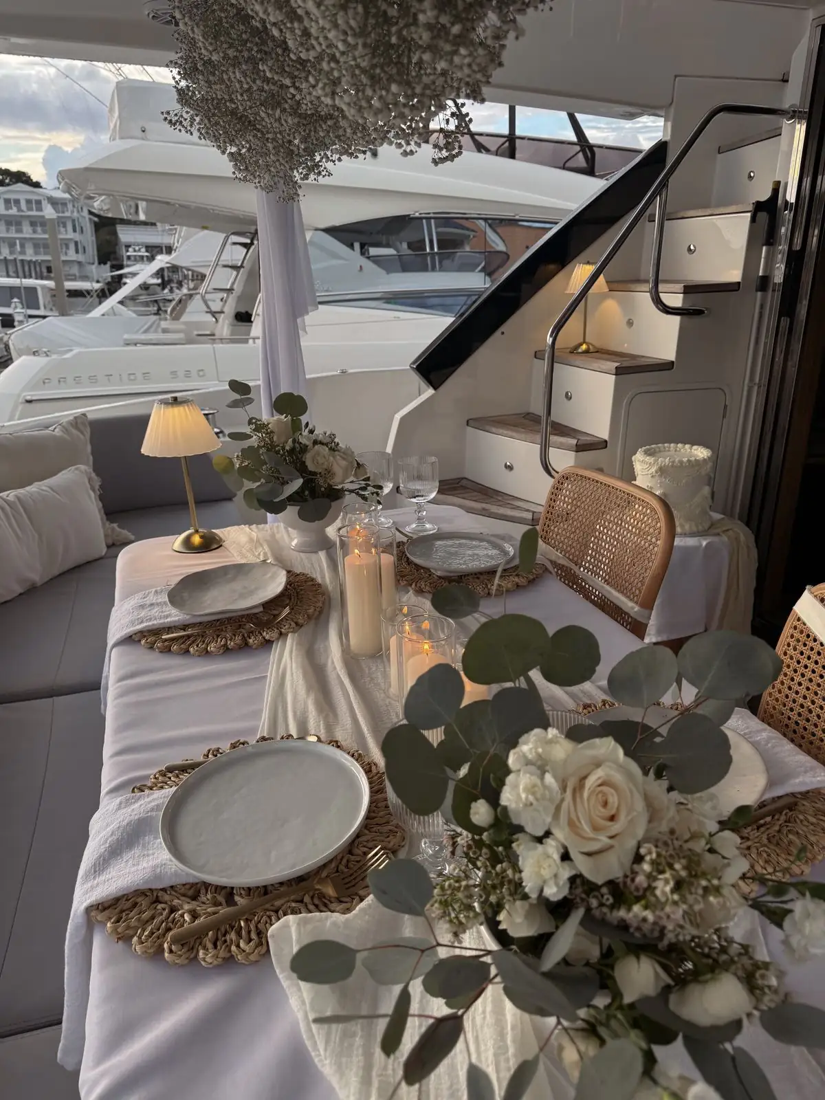 Dîner élégant sur un yacht