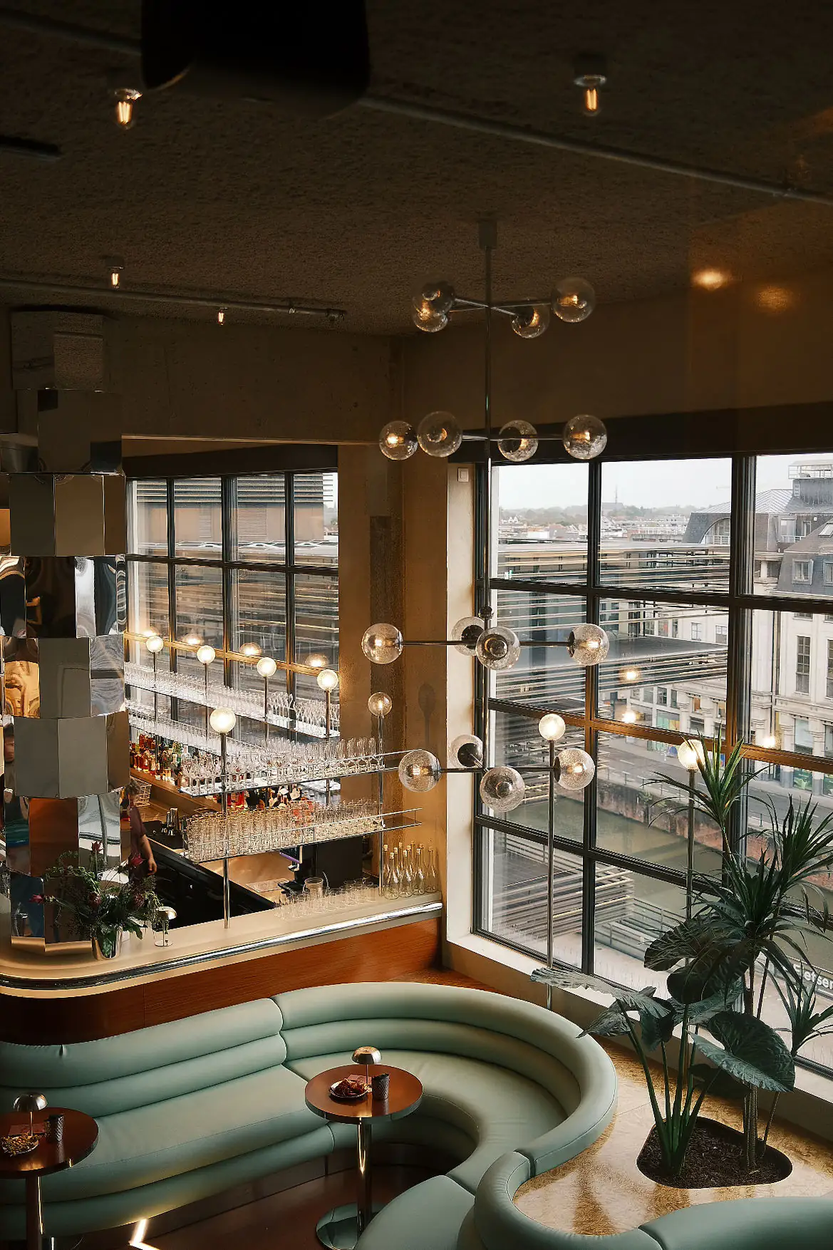 Bar Bassie interior lounge