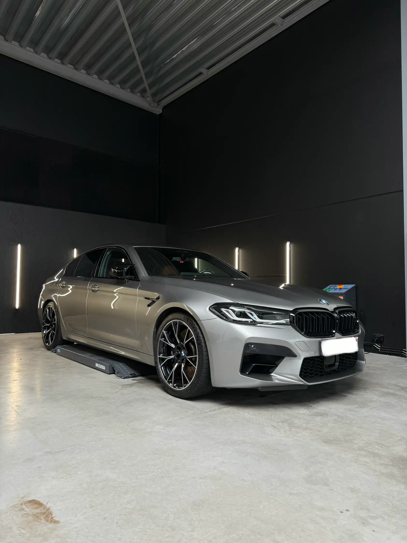 Zilveren BMW M5 Competition