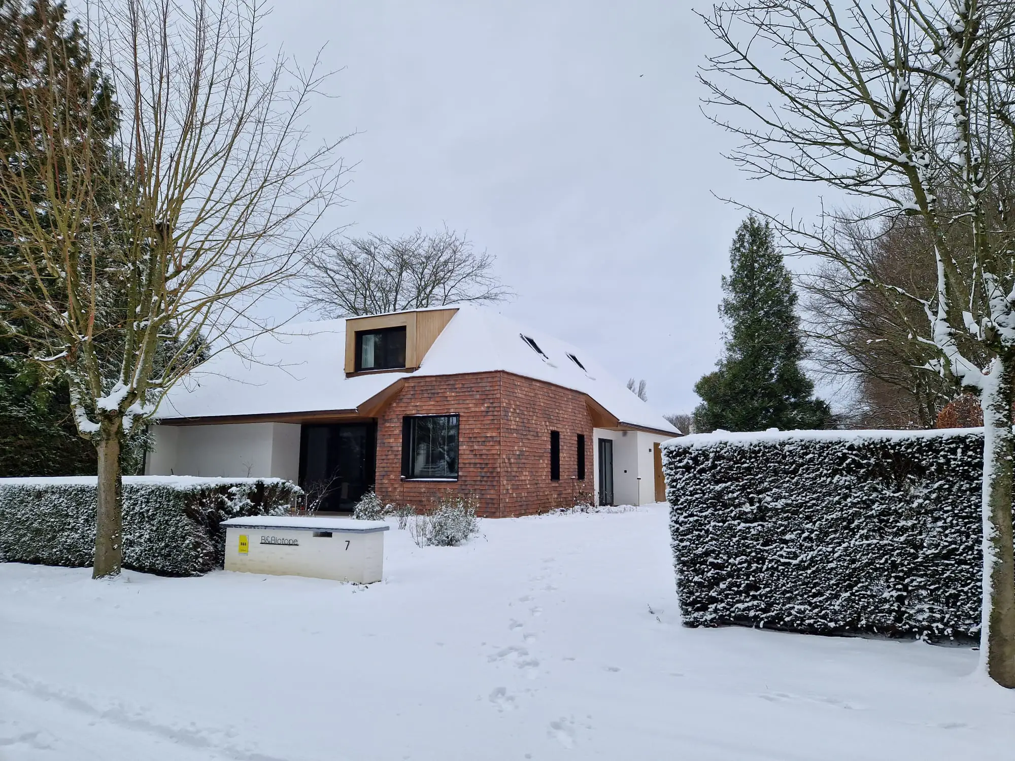 Winter sneeuw huis