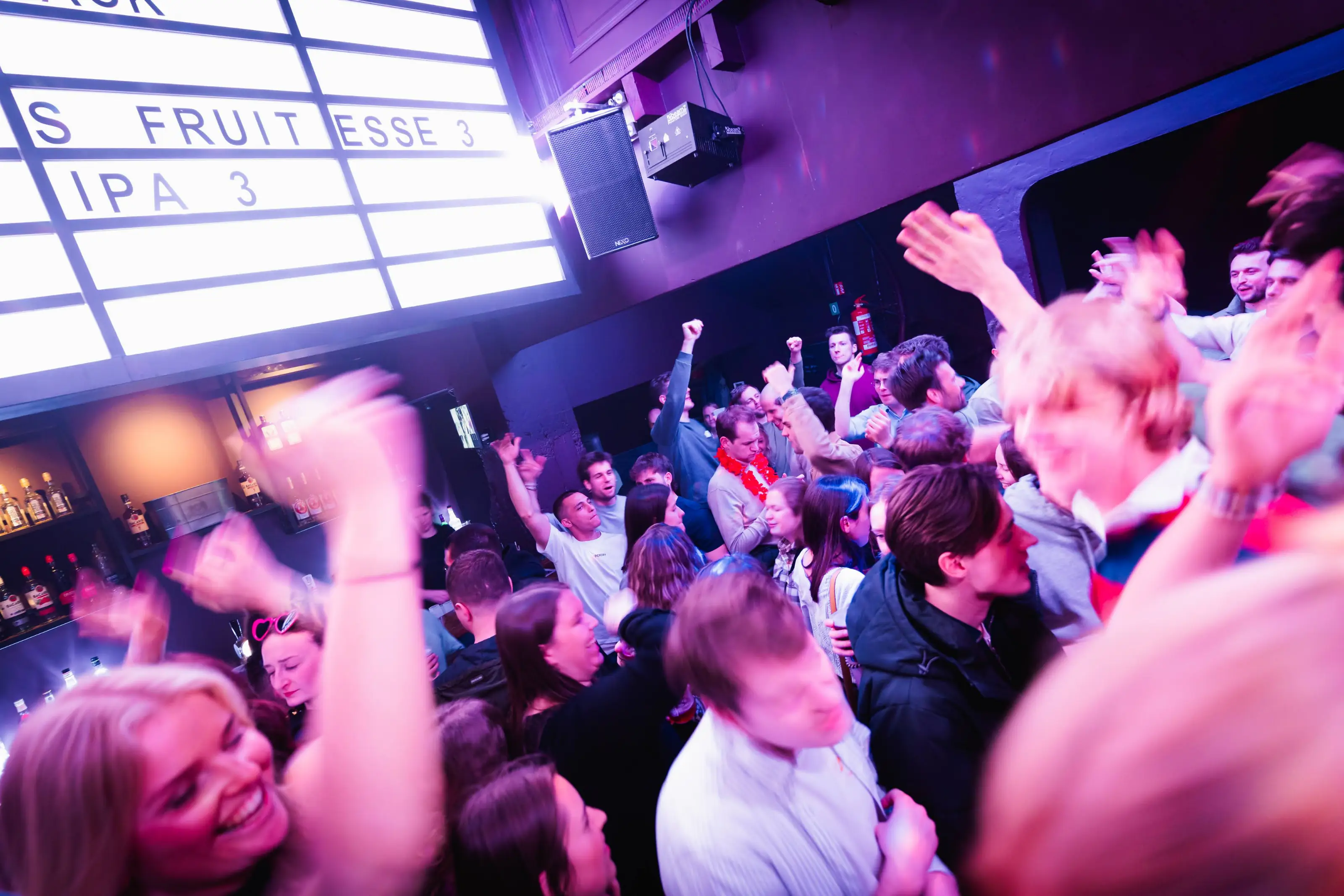 ZEPPOS bar interior atmosphere